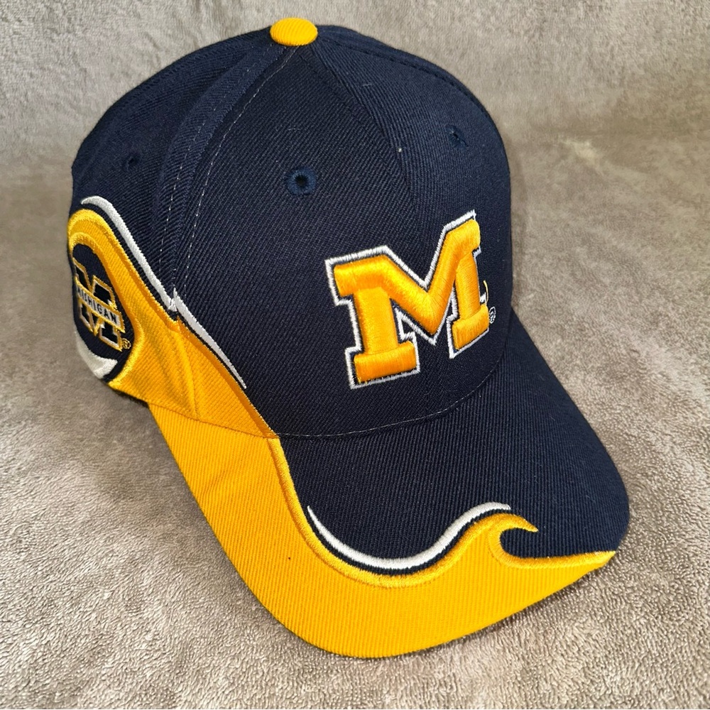 Vintage Michigan Wolverines Hat 90s Team Spirit Wave Strapback Navy Blue Cap